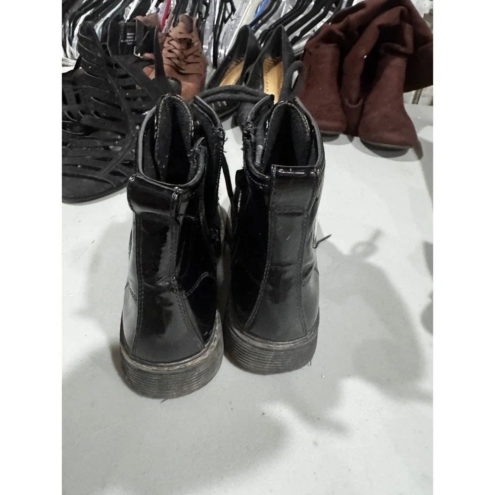 The Childrens Place Girls Black Patent Heart Sequin Combat Boots Size 2 Kids